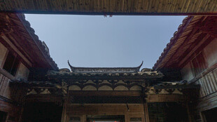 中式古建筑庭院一角