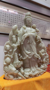 精美观音玉雕摆件