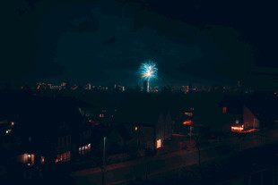 夜幕下城市的璀璨光芒