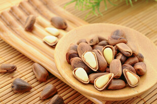 木勺中的美味松子