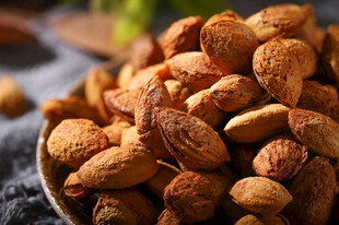 满满一碗美味杏仁