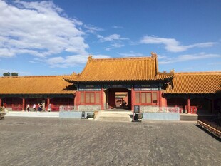 故宫古建筑前的开阔场景