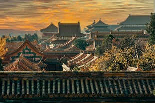 夕阳下的中式古建筑群