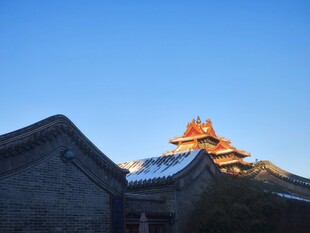 故宫古建筑顶的蓝天景致