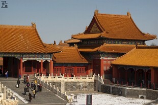 故宫雪景中的古典建筑风貌