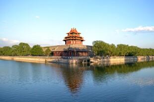 湖畔古建美景