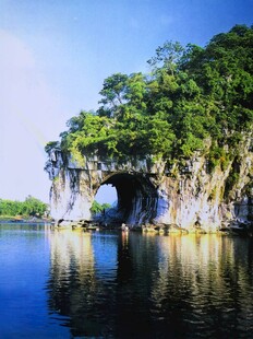 桂林山水溶洞美丽风光