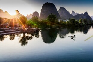 漓江山水日出美景如画