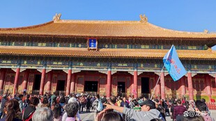 故宫前热闹的游客景象