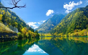 秋日山水湖景如画