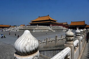 故宫汉白玉栏杆与宫殿景观