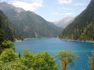 高山蓝湖美景