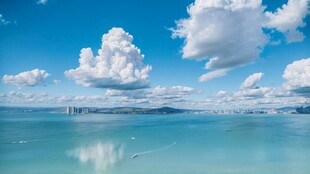 梦幻蓝天碧海的美丽景致