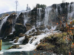 壮观瀑布自然美景