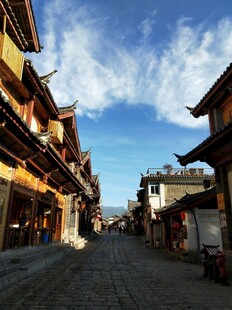 古街风貌传统建筑韵味浓