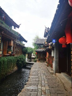古巷流水人家的静谧景致