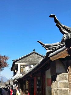 古街中式建筑屋檐美景