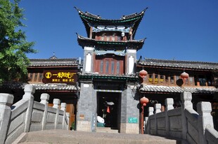 中式古建门楼古朴韵味浓