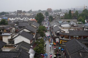 俯瞰古色古香的传统街巷