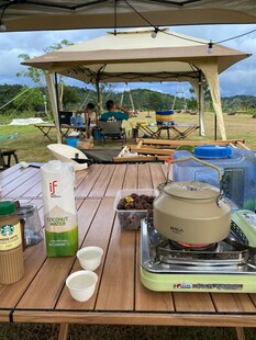 户外露营场景下的休闲时光