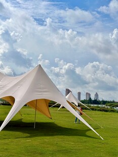 户外草地白色帐篷景观