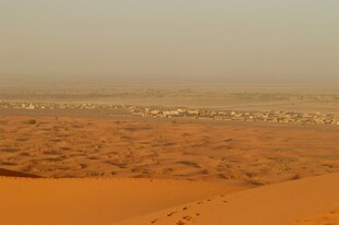 沙漠中的聚落景象