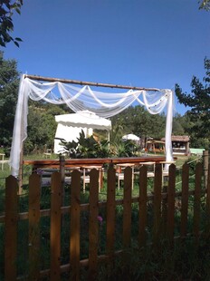 户外浪漫婚礼布置场景