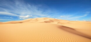 广袤沙漠与蔚蓝天空美景