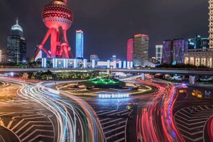 上海外滩璀璨夜景车流