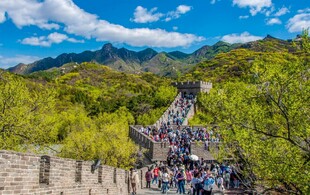 万里长城游客众多美景