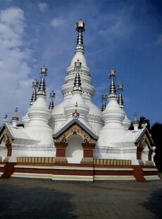 纯白佛塔建筑景观