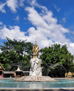 户外金色雕塑喷泉景观