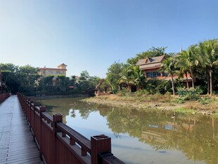 河畔长廊古典建筑赏景处