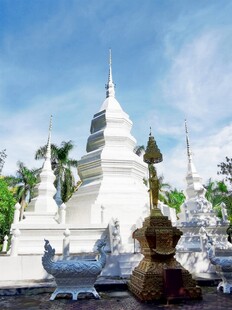 泰国白色佛塔景观