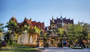 东南亚风格华丽庙宇景观