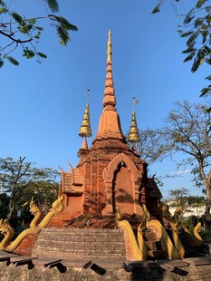 东南亚风格古老佛塔建筑