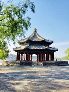湖畔古亭清幽景致