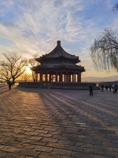 夕阳下的古典亭阁美景