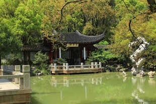 中式园林湖畔雅致亭阁