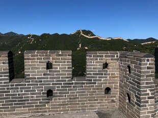俯瞰雄伟长城壮丽景观