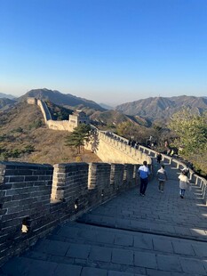 漫步长城赏壮丽秋日风光