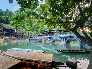 湘西水乡古桥风景如画