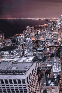 夜幕下的繁华都市景观