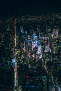 繁华都市璀璨夜景俯瞰