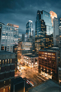 都市璀璨夜景俯瞰图