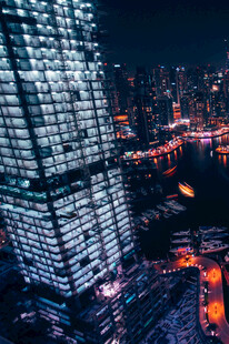 都市璀璨夜景摩天大楼