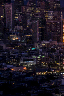 城市璀璨夜景俯瞰图