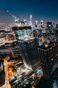 城市璀璨夜景俯瞰图