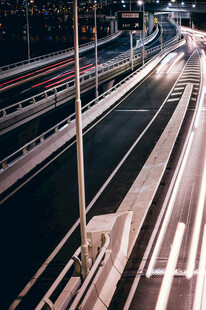 城市高架夜景灯光璀璨