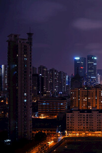 城市璀璨夜景俯瞰图